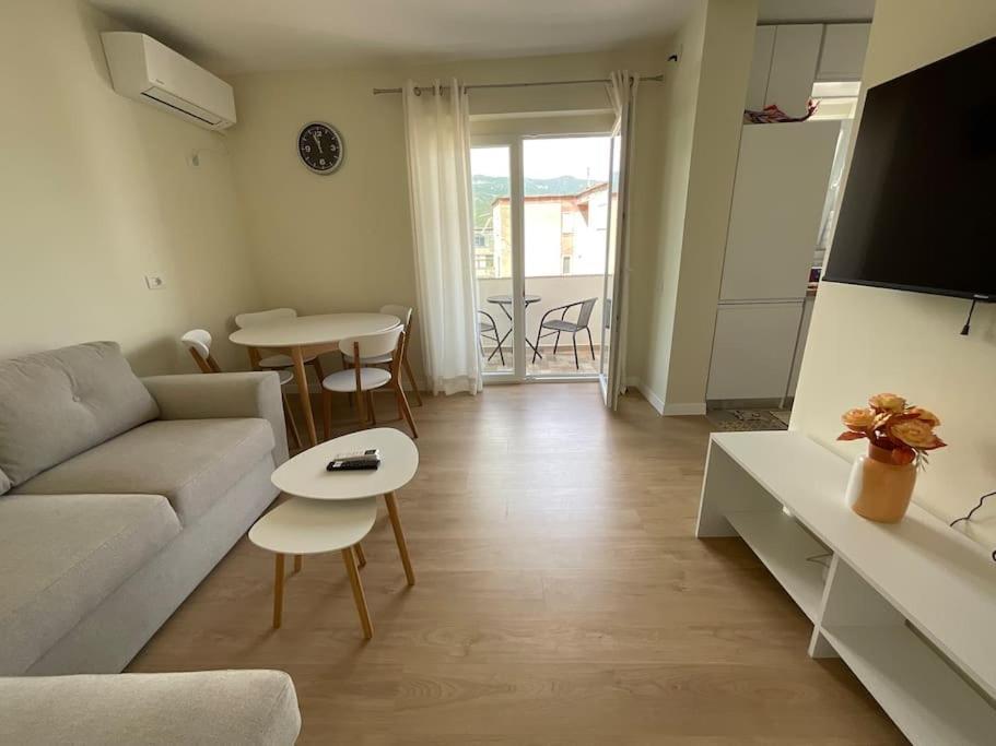 Spring Apartment In Përmet Buitenkant foto